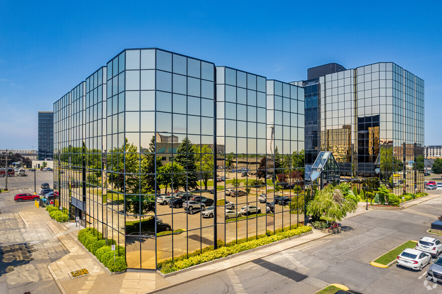 1 Av Holiday, Pointe-claire, QC en alquiler - Foto del edificio - Imagen 1 de 5