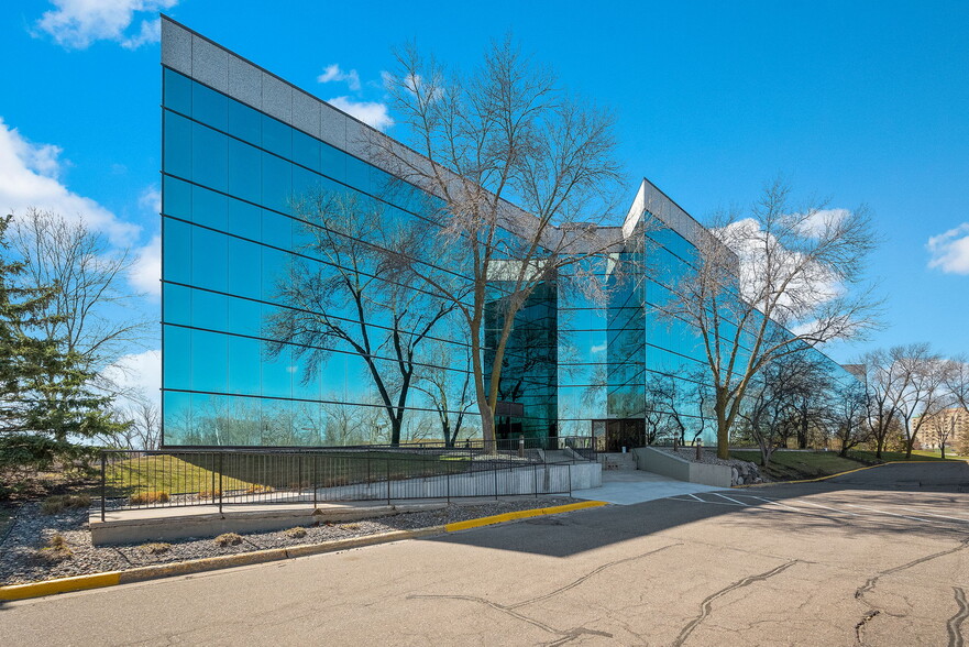 7100 Northland Cir N, Brooklyn Park, MN en alquiler - Foto del edificio - Imagen 1 de 18