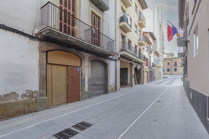 Edificio residencial en Manlleu, Barcelona en venta - Foto del edificio - Imagen 3 de 8