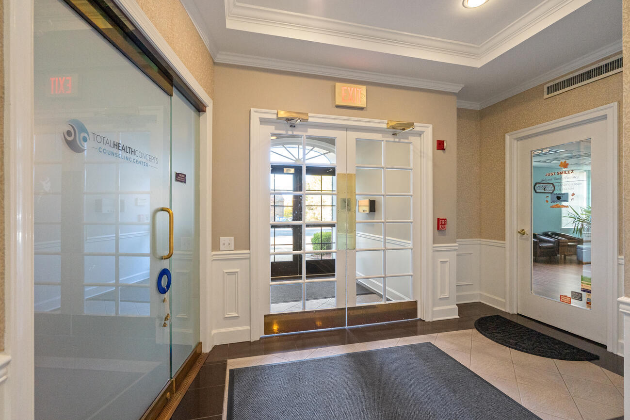 410 Pine St SE, Vienna, VA 22180 - Unidad 150 -  - Lobby - Image 1 of 13