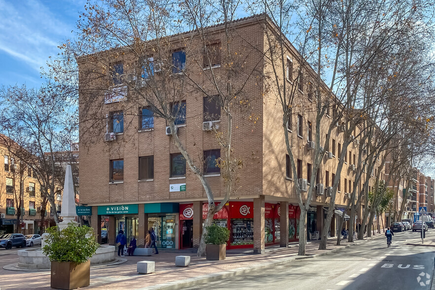 Calle Teniente Ruiz, 2, Alcalá De Henares, Madrid en alquiler - Foto del edificio - Imagen 2 de 2