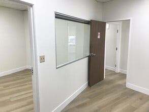 18645-18663 Ventura Blvd, Tarzana, CA en alquiler Foto del interior- Imagen 1 de 6