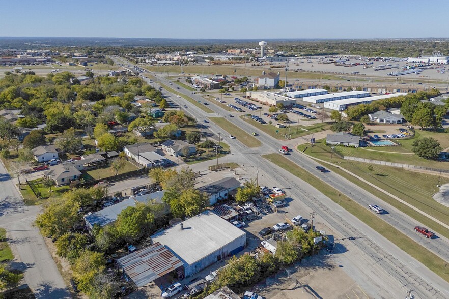 5715 Azle Ave, Fort Worth, TX en alquiler - Foto del edificio - Imagen 3 de 42