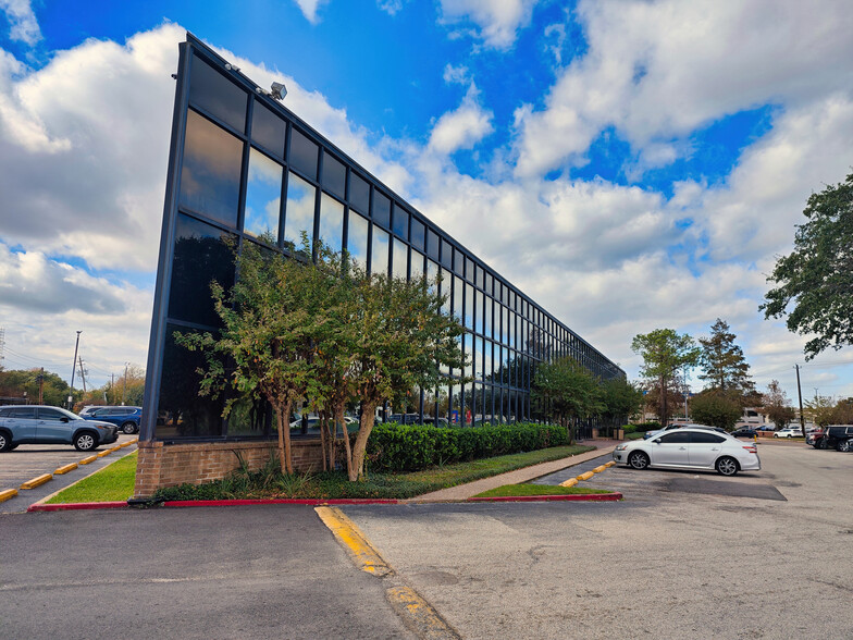 6009 Richmond Ave, Houston, TX en alquiler - Foto del edificio - Imagen 2 de 4