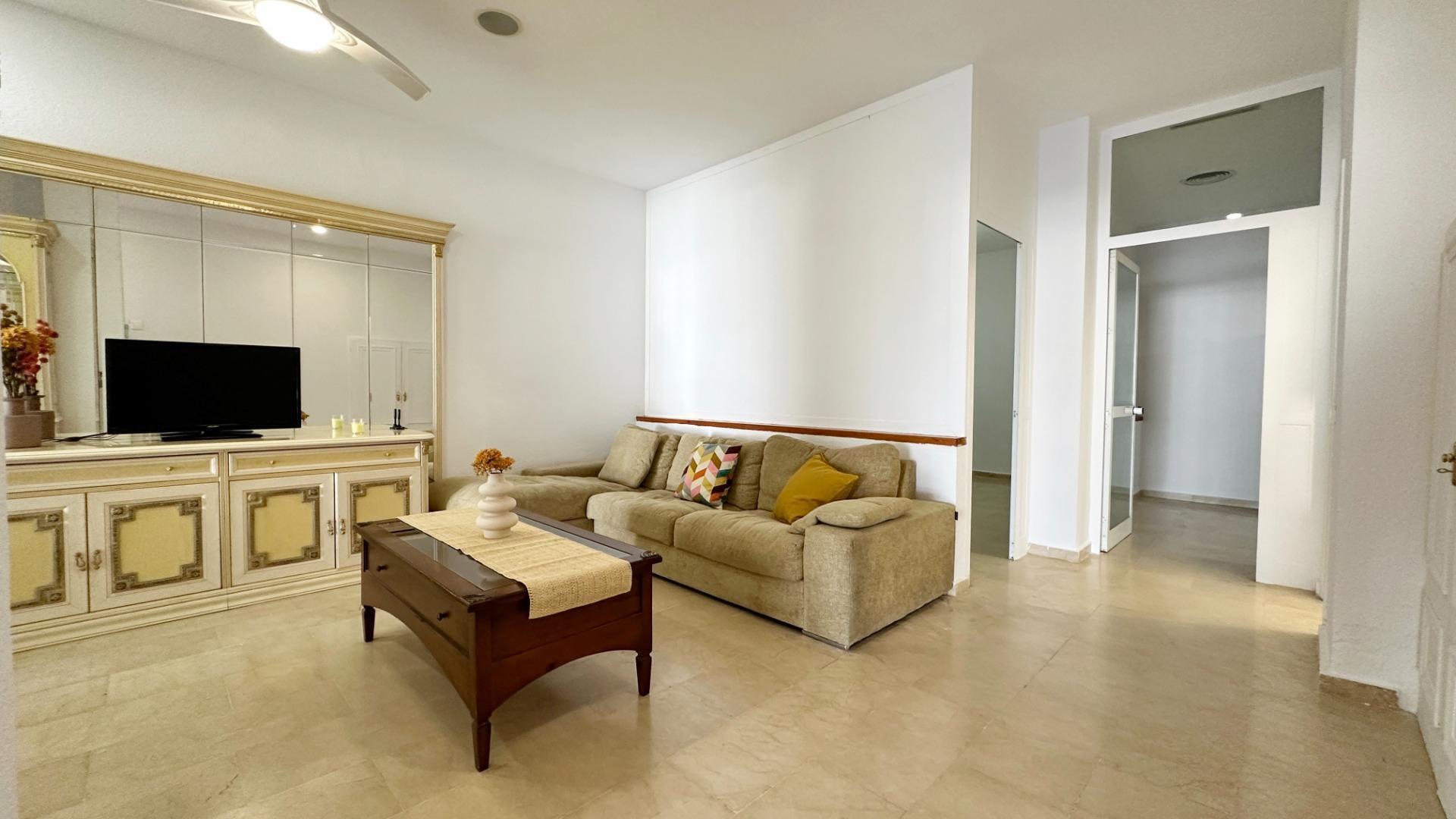 Local en Estepona, Málaga en venta Foto del edificio- Imagen 1 de 26