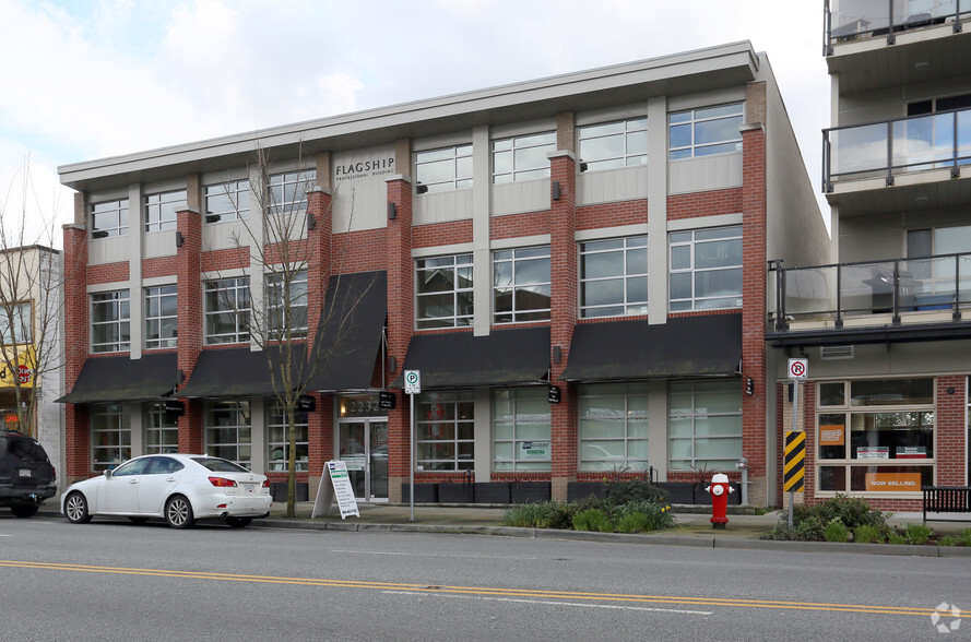 22320 Lougheed Hwy, Maple Ridge, BC en venta - Foto del edificio - Imagen 3 de 13