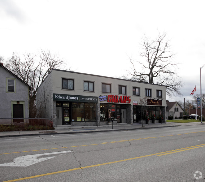 46-50 Lakeshore Rd W, Oakville, ON en alquiler - Foto principal - Imagen 1 de 5