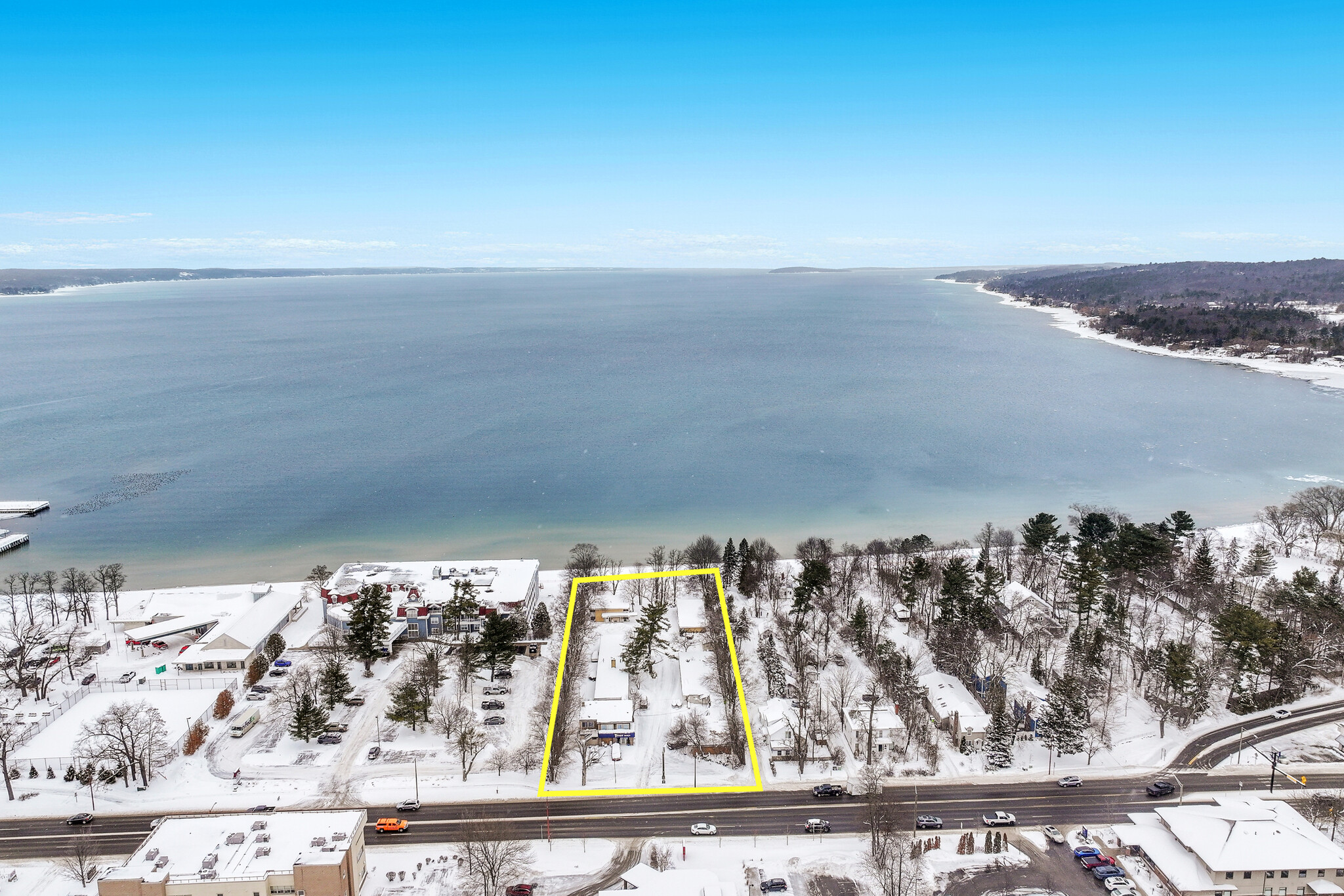 841 E Front St, Traverse City, MI en venta Foto principal- Imagen 1 de 39