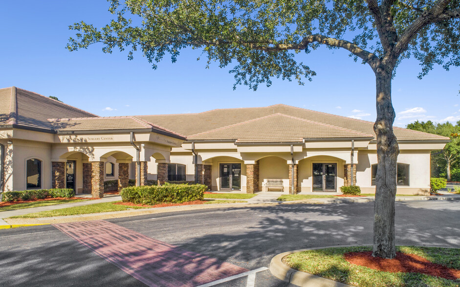 975 Town Center Dr, Orange City, FL en alquiler - Foto del edificio - Imagen 2 de 21