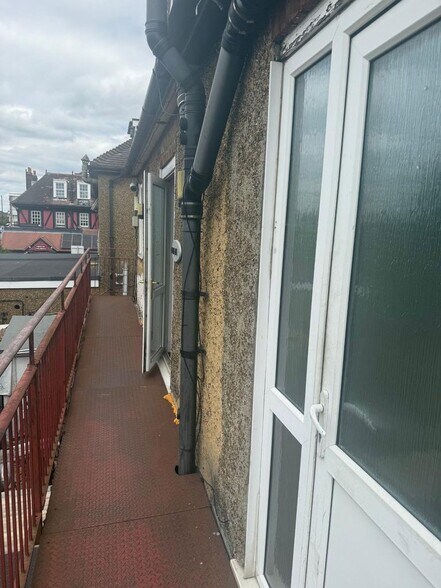 795A Great Cambridge Rd, Enfield en venta - Foto del edificio - Imagen 3 de 10