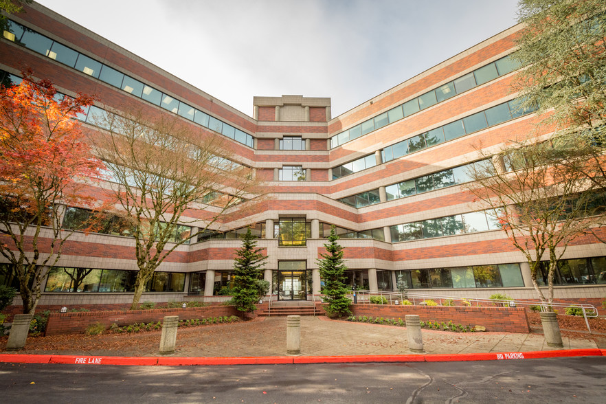 5 Centerpointe Dr, Lake Oswego, OR en alquiler - Foto del edificio - Imagen 1 de 9