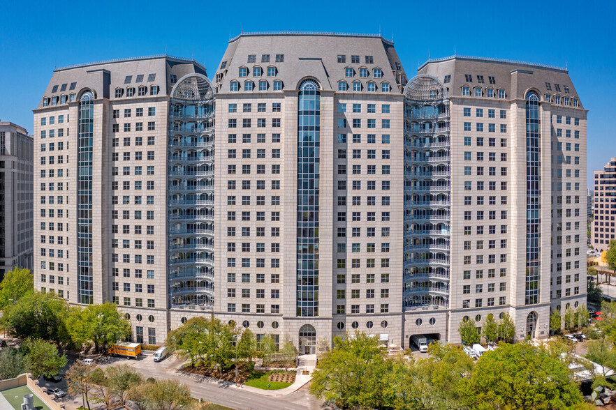 100 Crescent Ct, Dallas, TX en alquiler - Foto del edificio - Imagen 3 de 29