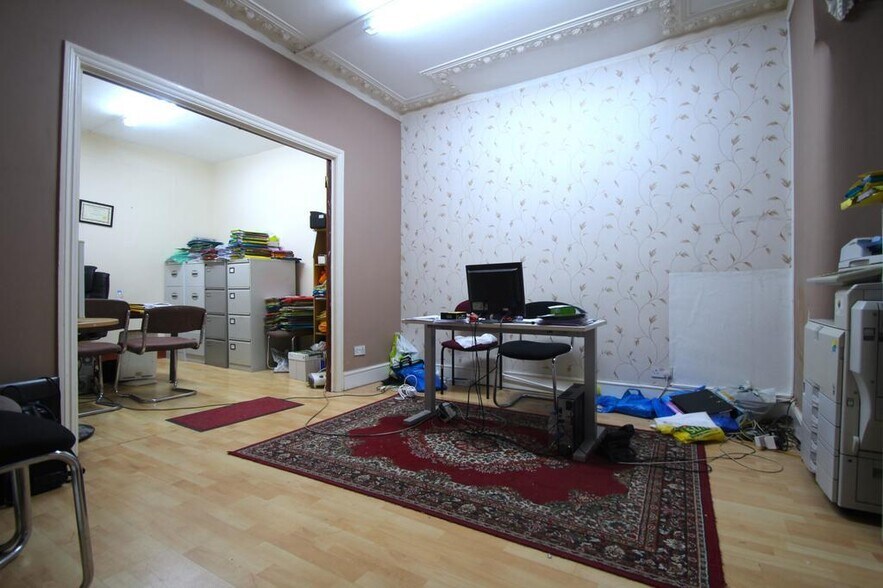 329 High Street North, London en venta - Foto del edificio - Imagen 3 de 25