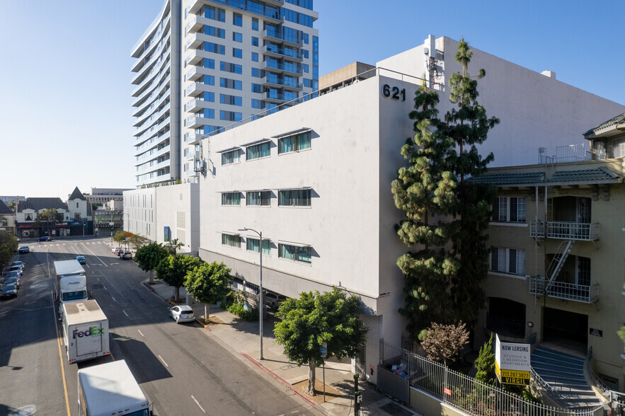 3008 Wilshire Blvd, Los Angeles, CA en alquiler - Foto del edificio - Imagen 2 de 5