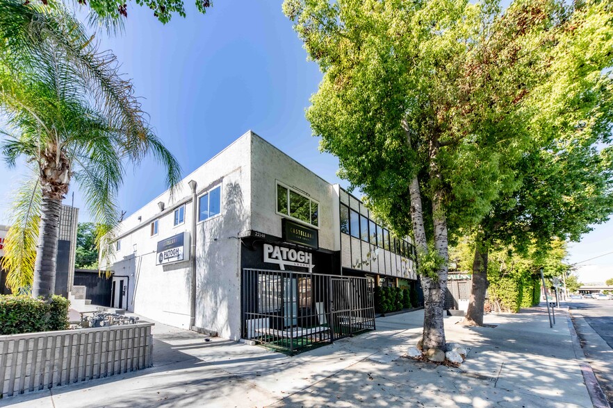 22148 Ventura Blvd, Woodland Hills, CA en venta - Foto del edificio - Imagen 1 de 15