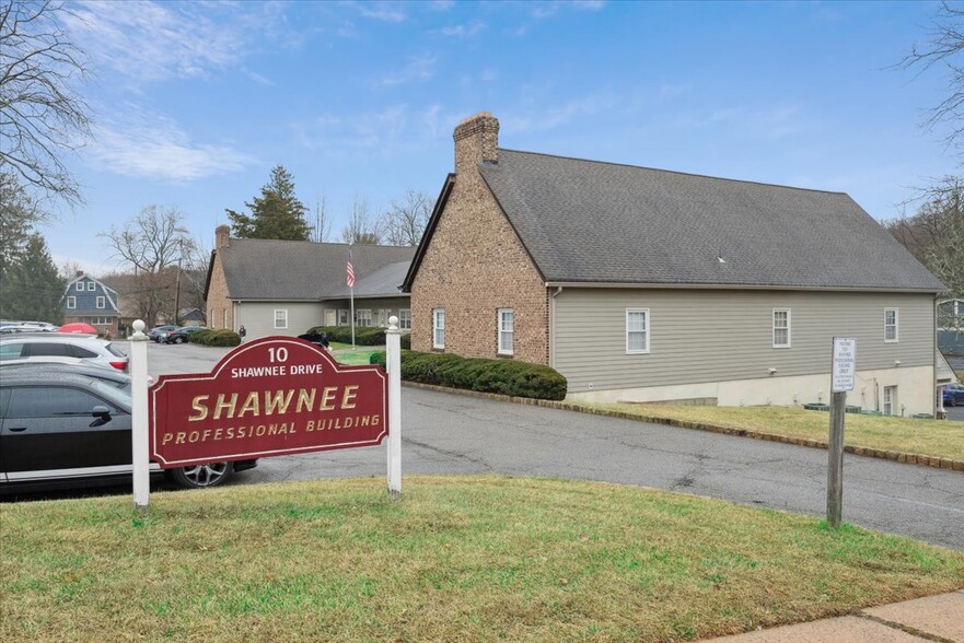 10 Shawnee Dr, Watchung, NJ en alquiler - Foto del edificio - Imagen 1 de 15