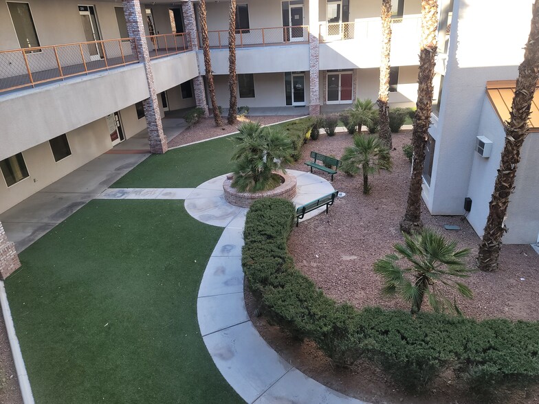 3530 E Flamingo Rd, Las Vegas, NV en venta - Foto del edificio - Imagen 3 de 6