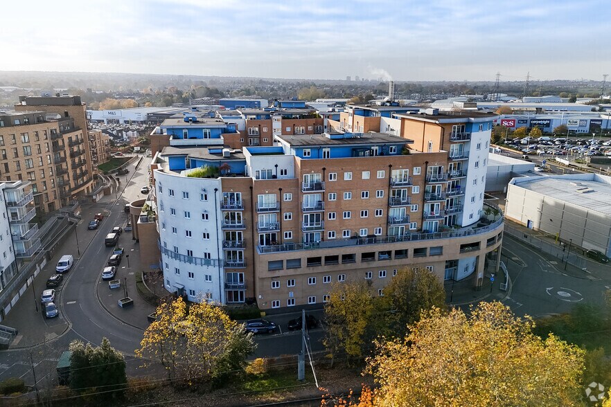 11-19 Whitestone Way, Croydon en venta - Foto del edificio - Imagen 2 de 3