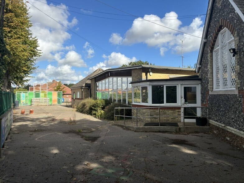 98 Station Rd, Newmarket en venta - Foto del edificio - Imagen 2 de 9