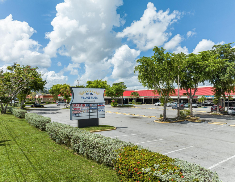 4553-4613 N University Dr, Lauderhill, FL en alquiler - Foto del edificio - Imagen 3 de 3