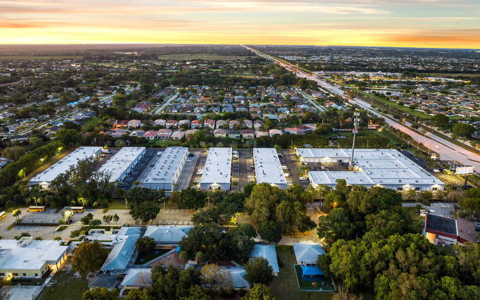 10050 Spanish Isles Blvd, Boca Raton, FL en alquiler - Foto del edificio - Imagen 3 de 4