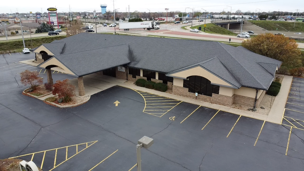 1885 W Pointe Dr, Oshkosh, WI en alquiler - Foto del edificio - Imagen 1 de 12