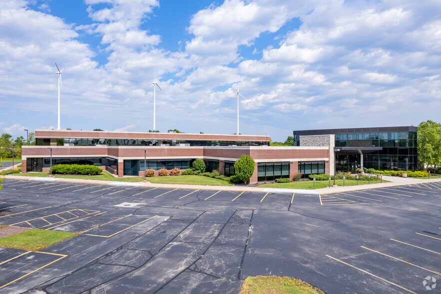 1451 McMahon Dr, Neenah, WI en alquiler - Foto del edificio - Imagen 1 de 10