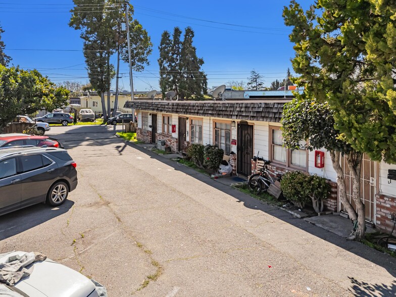 467 Albion Ave, Ashland, CA en venta - Foto del edificio - Imagen 2 de 5