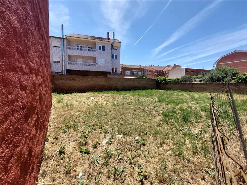 Calle Salvador Madariaga, Villaquilambre, León en venta Foto principal- Imagen 1 de 13