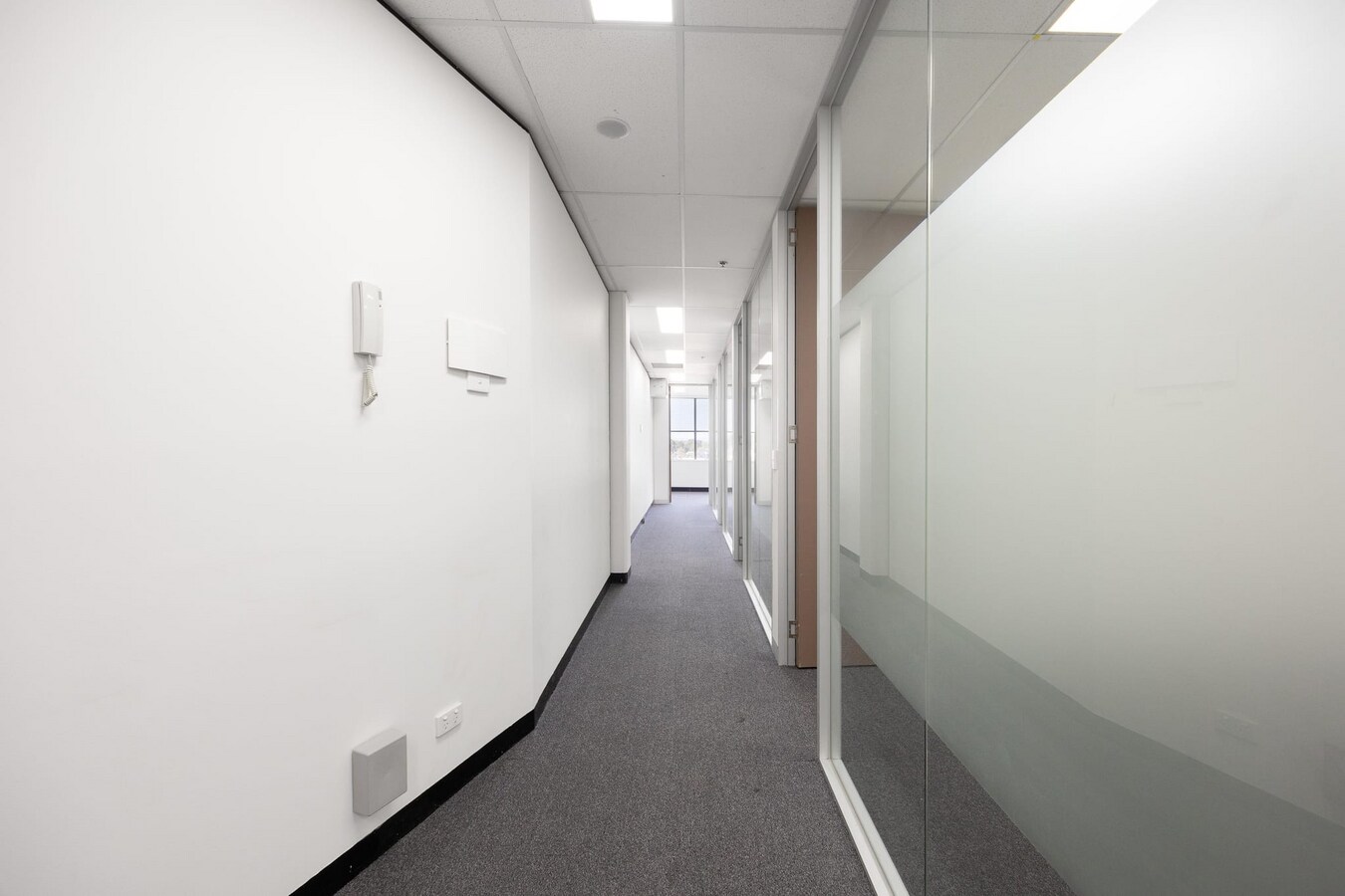 685 Burke Rd, Camberwell, VIC 3124 - Unidad 5.04 - - Foto del interior - Image 2 of 8
