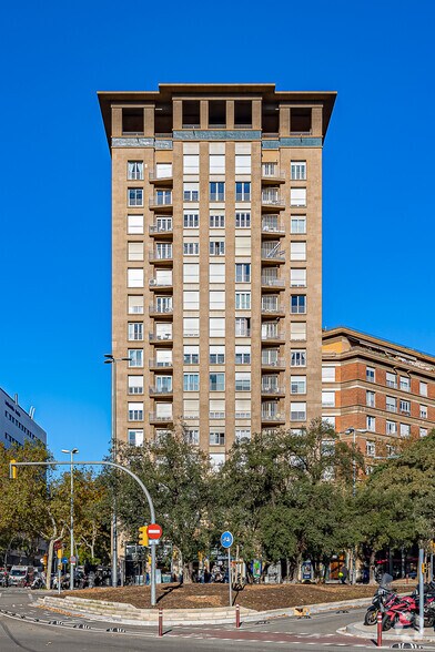 Local en Barcelona en alquiler - Foto del edificio - Imagen 2 de 2