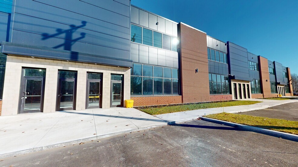 100 Blvd Jean-Baptiste-Rolland O, Saint-jerome, QC en alquiler - Foto del edificio - Imagen 2 de 30