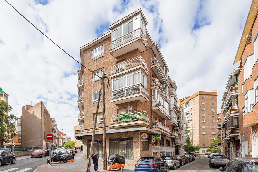 Calle Apóstol Santiago, 49, Madrid, Madrid en venta - Foto del edificio - Imagen 2 de 2