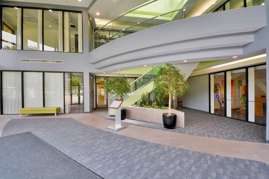 1 Cabot Rd, Hudson, MA en alquiler - Lobby - Imagen 2 de 4