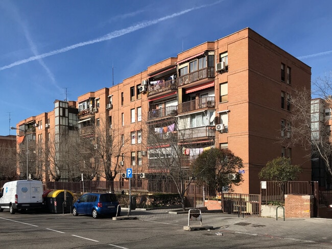 Más detalles de Avenida de Abrantes, 43, Madrid - Local en alquiler