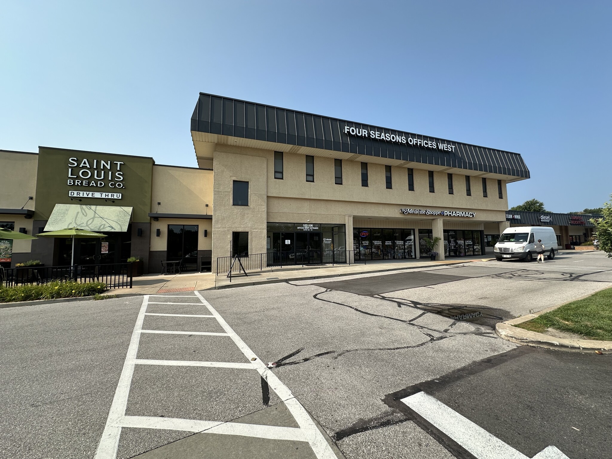 100-176 Four Seasons Shopping Ctr, Chesterfield, MO en alquiler Foto del edificio- Imagen 1 de 5