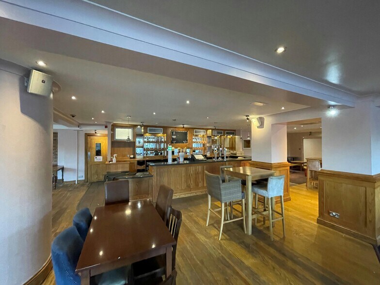 Local en Bradford en venta - Foto del interior - Imagen 2 de 8