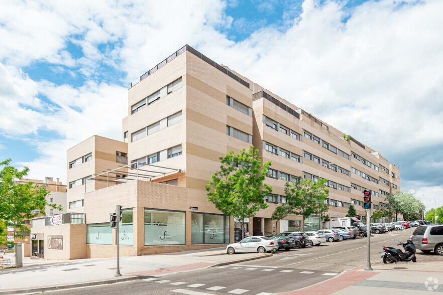 Calle Monasterio de Caaveiro, 13, Madrid, Madrid en alquiler - Foto del edificio - Imagen 2 de 2