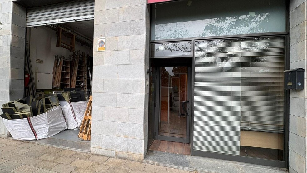 Local en Montcada i Reixac, Barcelona en alquiler - Foto del edificio - Imagen 1 de 4