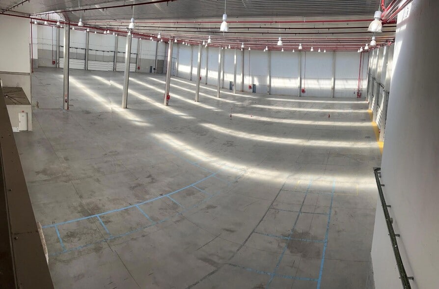 Nave en Alovera, Guadalajara en alquiler - Foto del edificio - Imagen 2 de 7