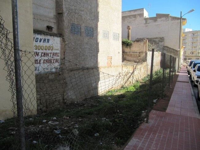 Más detalles de Carrer de Carlos Tortosa Juan, 5, MONÒVER - Terreno en venta