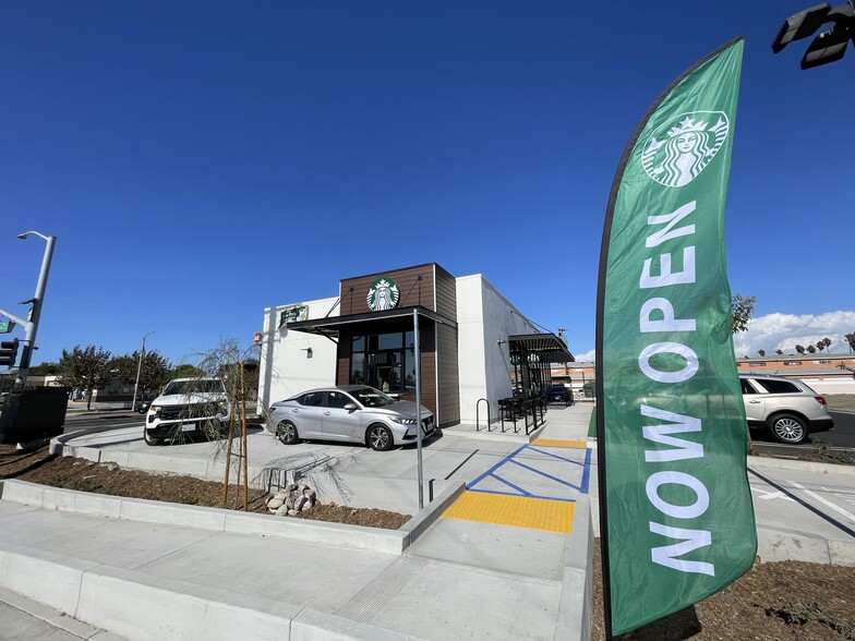 New Starbucks & Quick Quack Car Wash cartera de 2 inmuebles en venta en LoopNet.es - Foto del edificio - Imagen 3 de 8