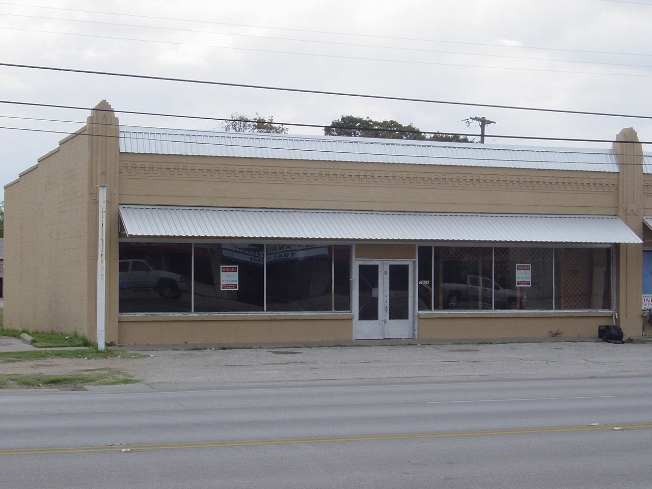 5600-5606 E Belknap St, Haltom City, TX en alquiler Foto del edificio- Imagen 1 de 5