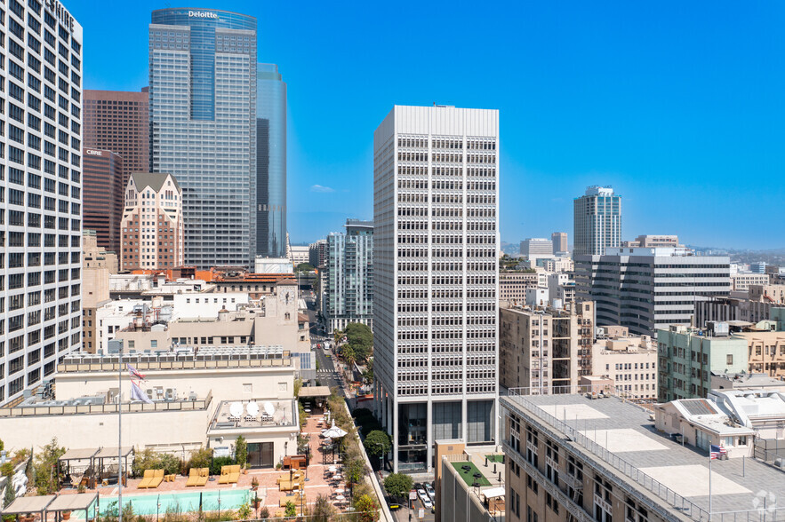 606 S Olive St, Los Angeles, CA en alquiler - Foto del edificio - Imagen 2 de 4