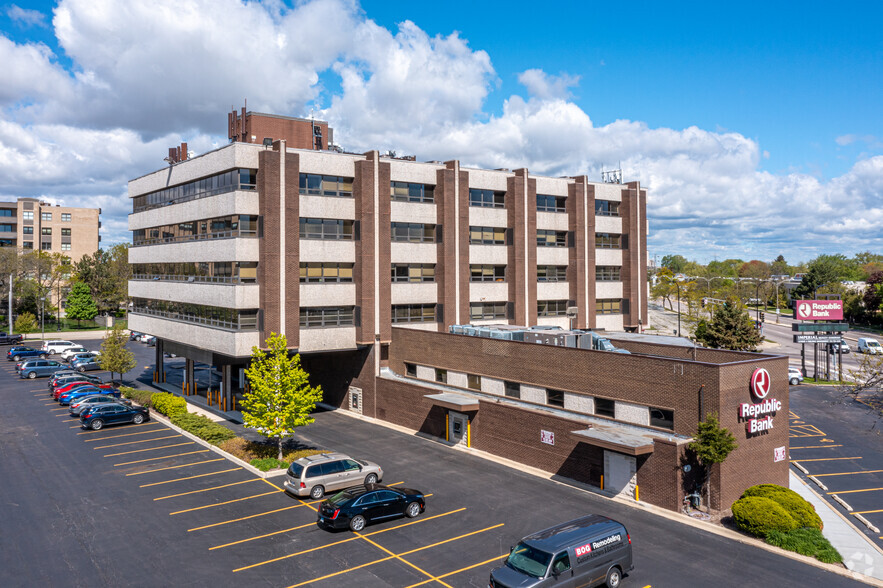 4433 W Touhy Ave, Lincolnwood, IL en alquiler - Foto del edificio - Imagen 1 de 12