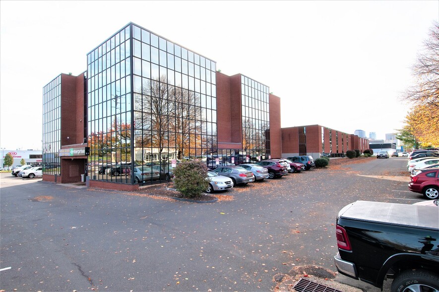 477 Connecticut Blvd, East Hartford, CT en alquiler - Foto del edificio - Imagen 3 de 28