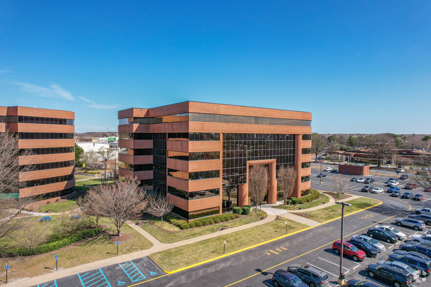 860 Greenbrier Cir, Chesapeake, VA en alquiler - Foto del edificio - Imagen 2 de 22