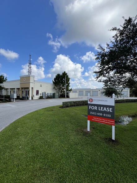 7803-7811 SW Ellipse Way, Stuart, FL en alquiler - Foto del edificio - Imagen 1 de 29