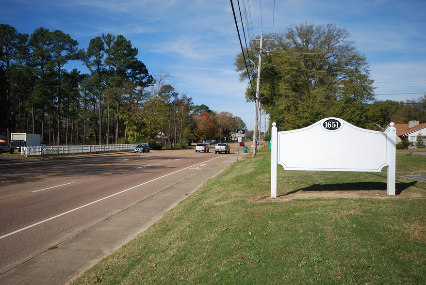 1651 Hollywood Dr, Jackson, TN en alquiler - Foto del edificio - Imagen 2 de 28