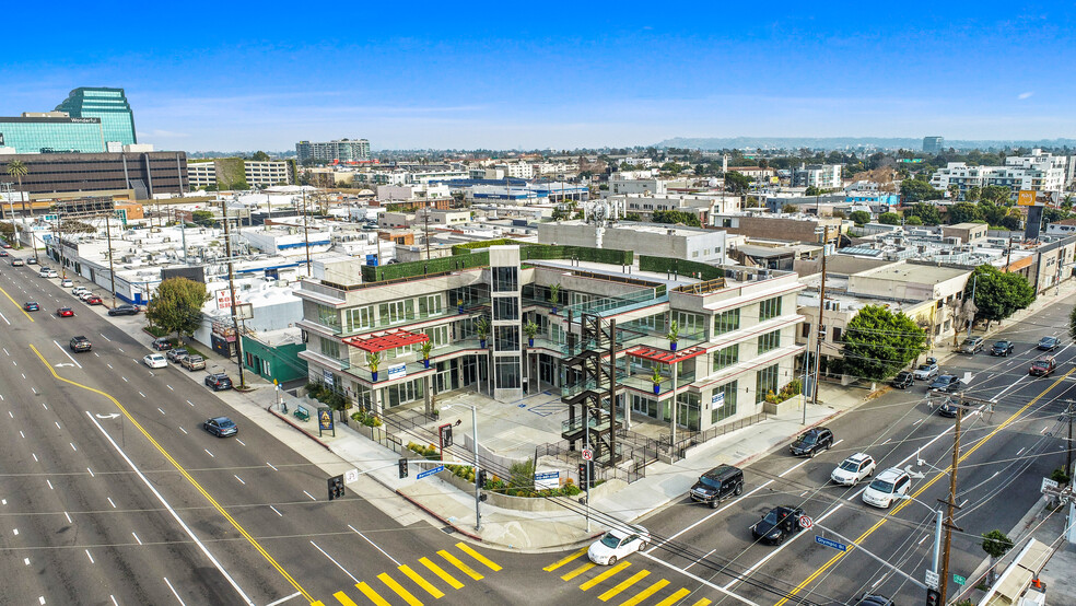 11666 W Olympic Blvd, Los Angeles, CA en alquiler - Foto del edificio - Imagen 1 de 21